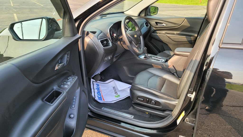 Used 2020 Chevrolet Equinox Premier w/ Premier Redline Edition FWD image 18