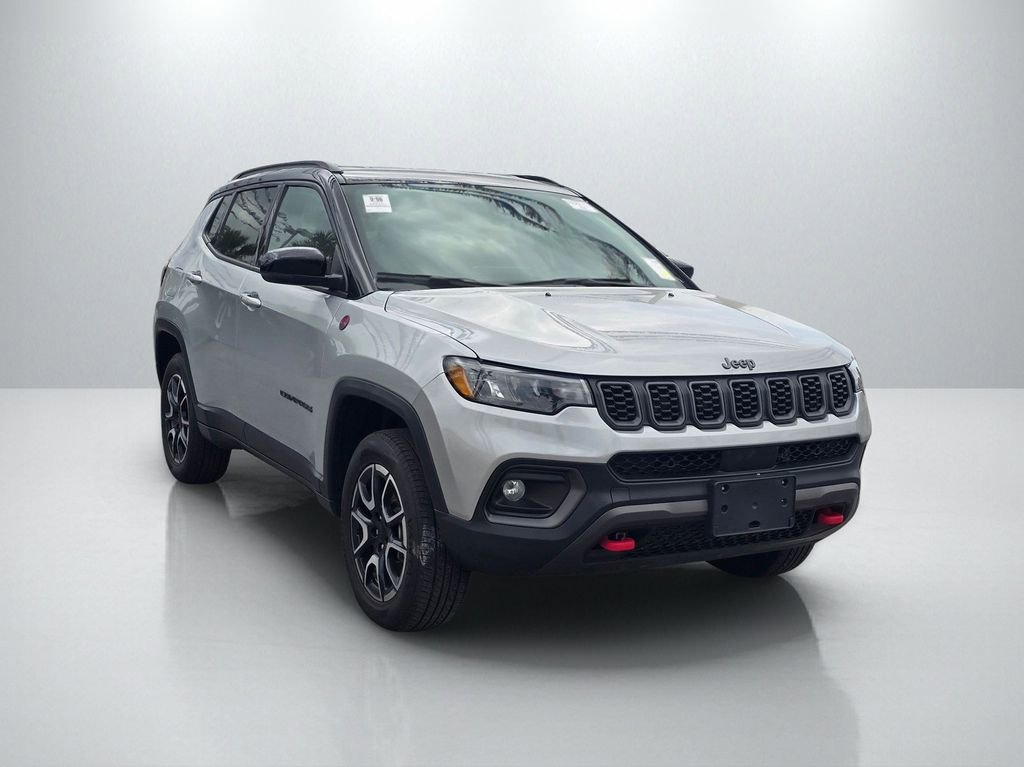 Used 2024 Jeep Compass Trailhawk AWD/4WD image 3