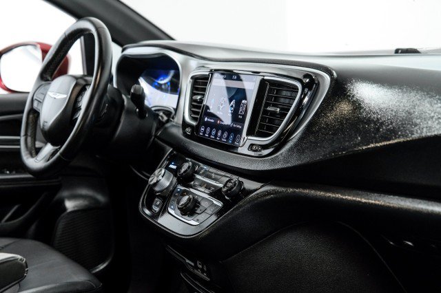 Used 2019 Chrysler Pacifica Touring-L w/ S Appearance Package FWD image 23