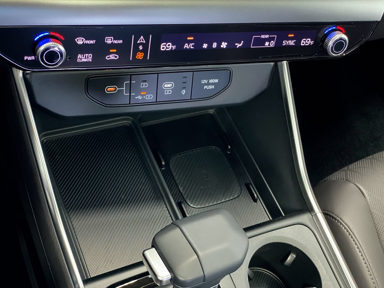 New 2027 Kia Carnival SX w/ Dark Edition Package FWD image 24