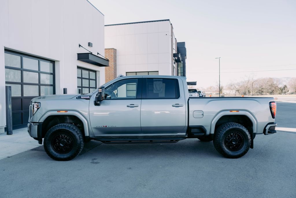 Used 2024 GMC Sierra 3500 AT4 w/ Technology Package AWD/4WD image 4