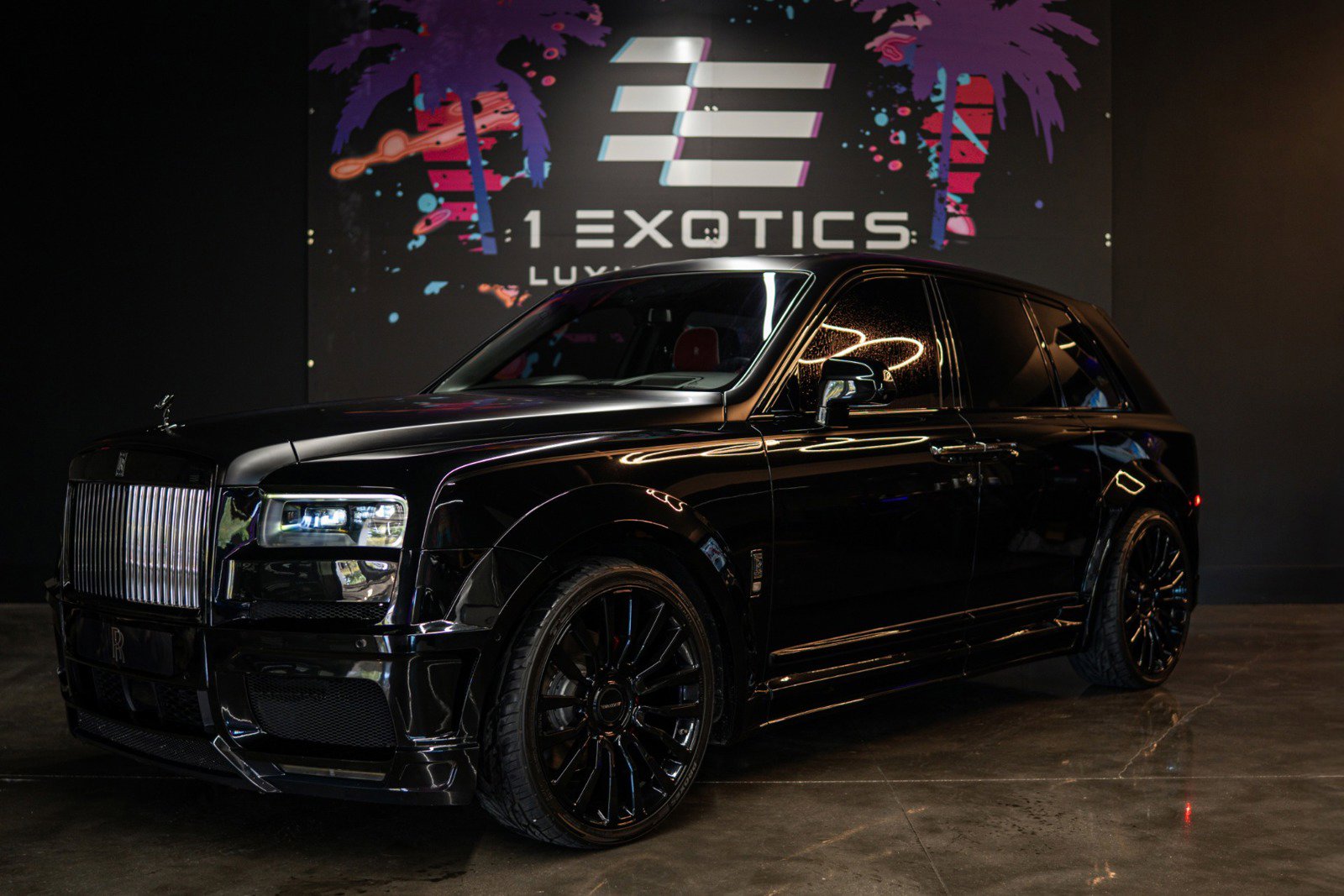 Used 2022 Rolls-Royce Cullinan Black Badge image 1