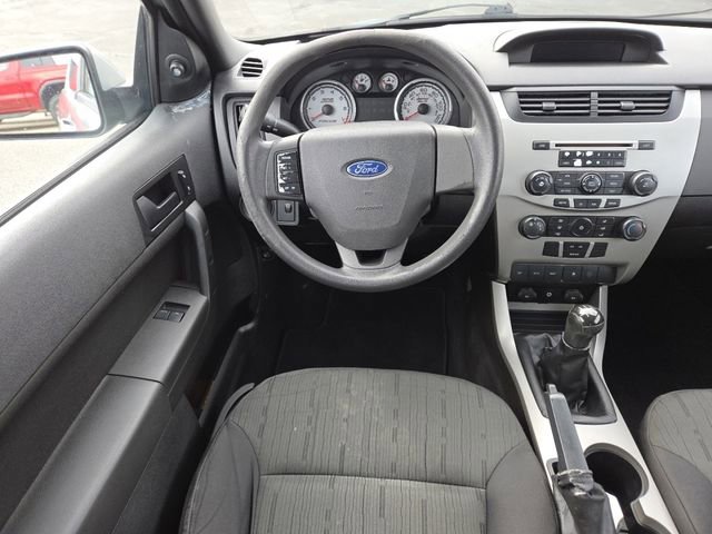 Used 2010 Ford Focus SE FWD image 23