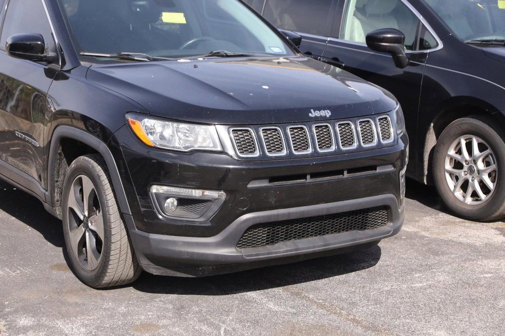 Used 2017 Jeep Compass Latitude w/ Popular Equipment Group image 4