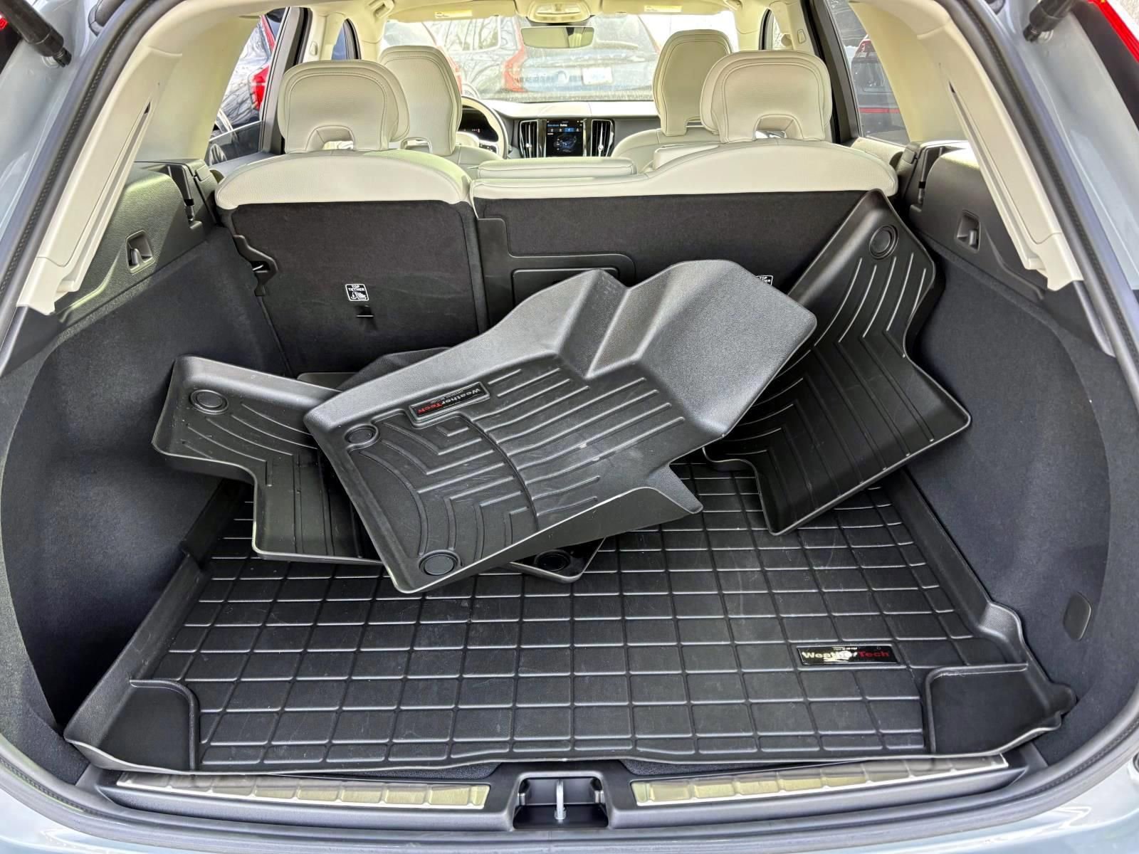 Used 2025 Volvo XC60 B5 Plus w/ Climate Package image 9