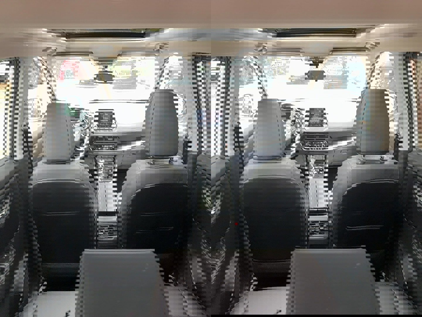 Used 2024 Nissan Rogue SV w/ SV Premium Package image 10