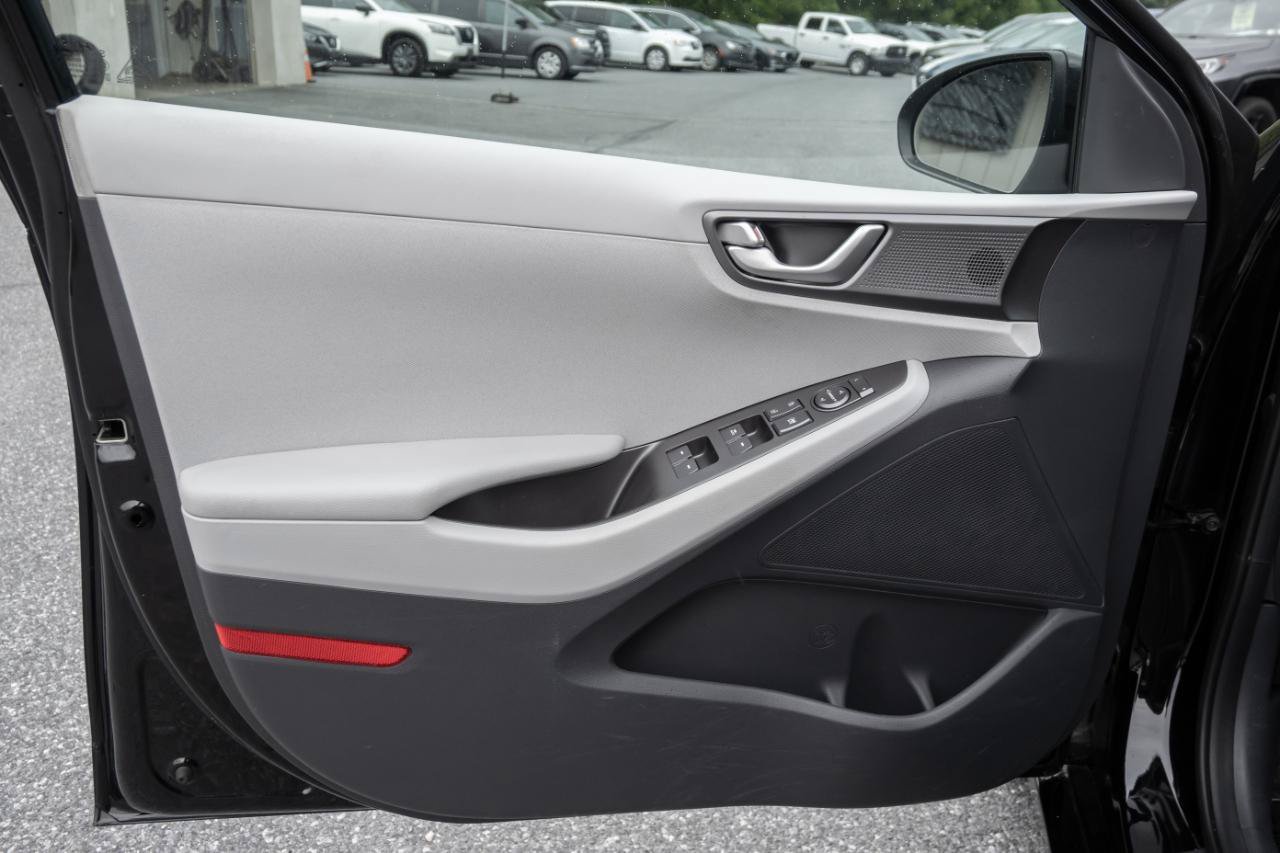 Used 2020 Hyundai Ioniq Blue FWD image 11