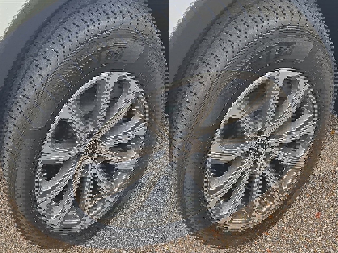 Used 2024 Mercedes-Benz GLC 300 w/ Winter Package image 15