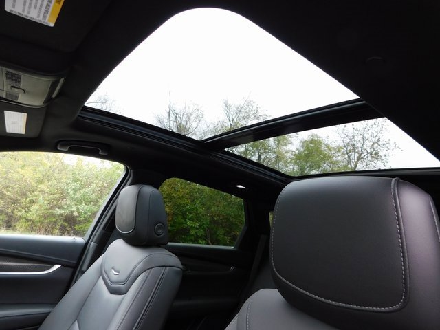 Used 2022 Cadillac XT5 Sportv w/ Technology Package image 12