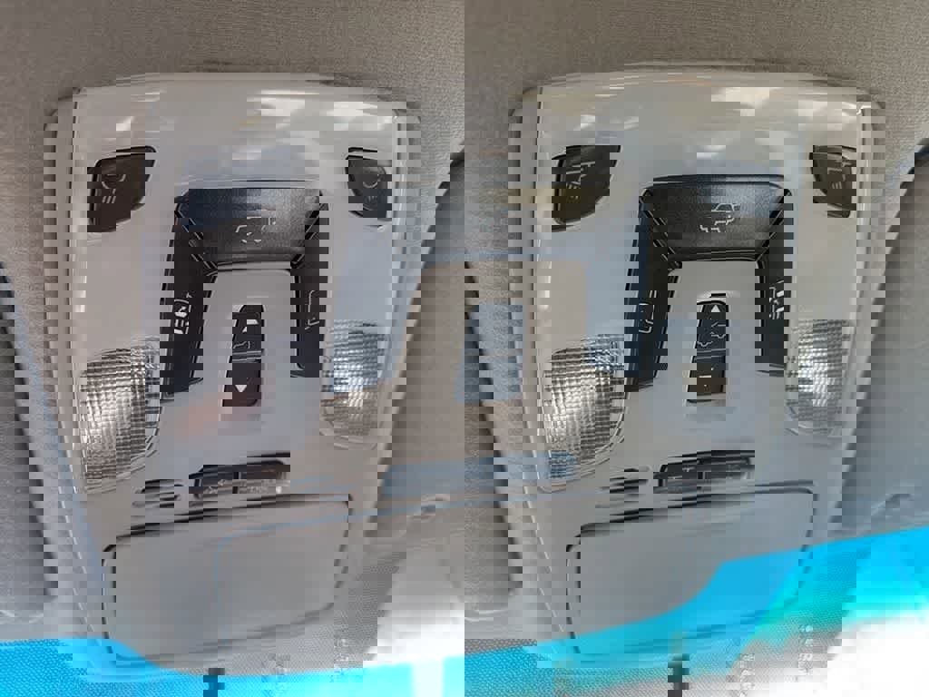 Used 2012 Toyota Sienna XLE image 18