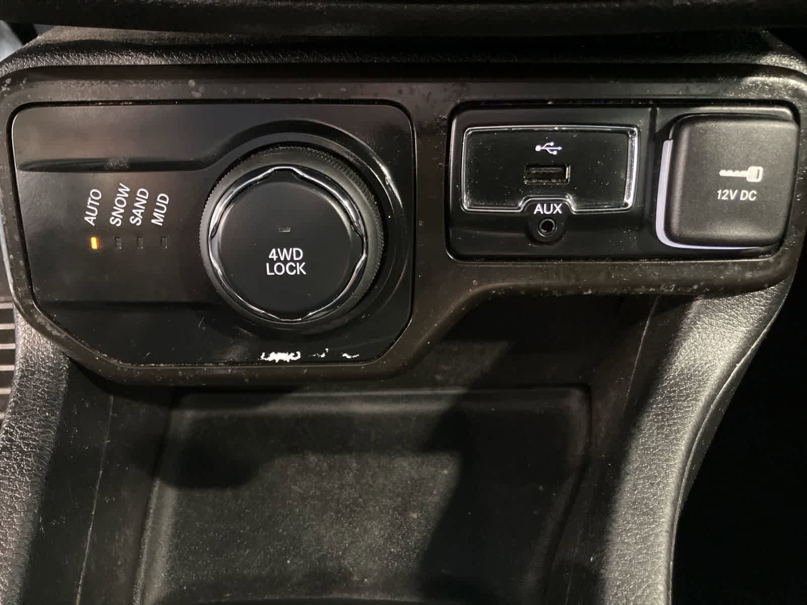 Used 2020 Jeep Renegade Latitude w/ Cold Weather Group AWD/4WD image 18
