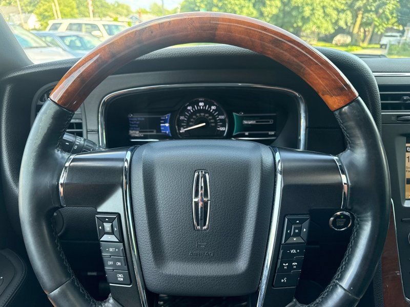 Used 2017 Lincoln Navigator L Select AWD/4WD image 23
