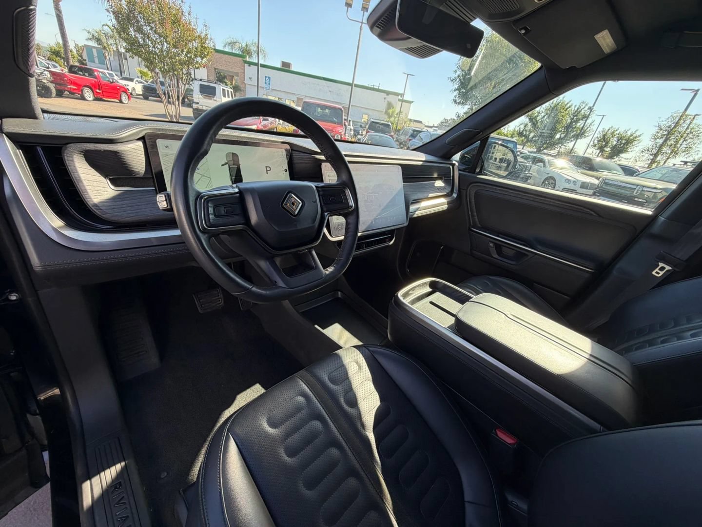 Used 2025 Rivian R1S Adventure Dual AWD/4WD image 24