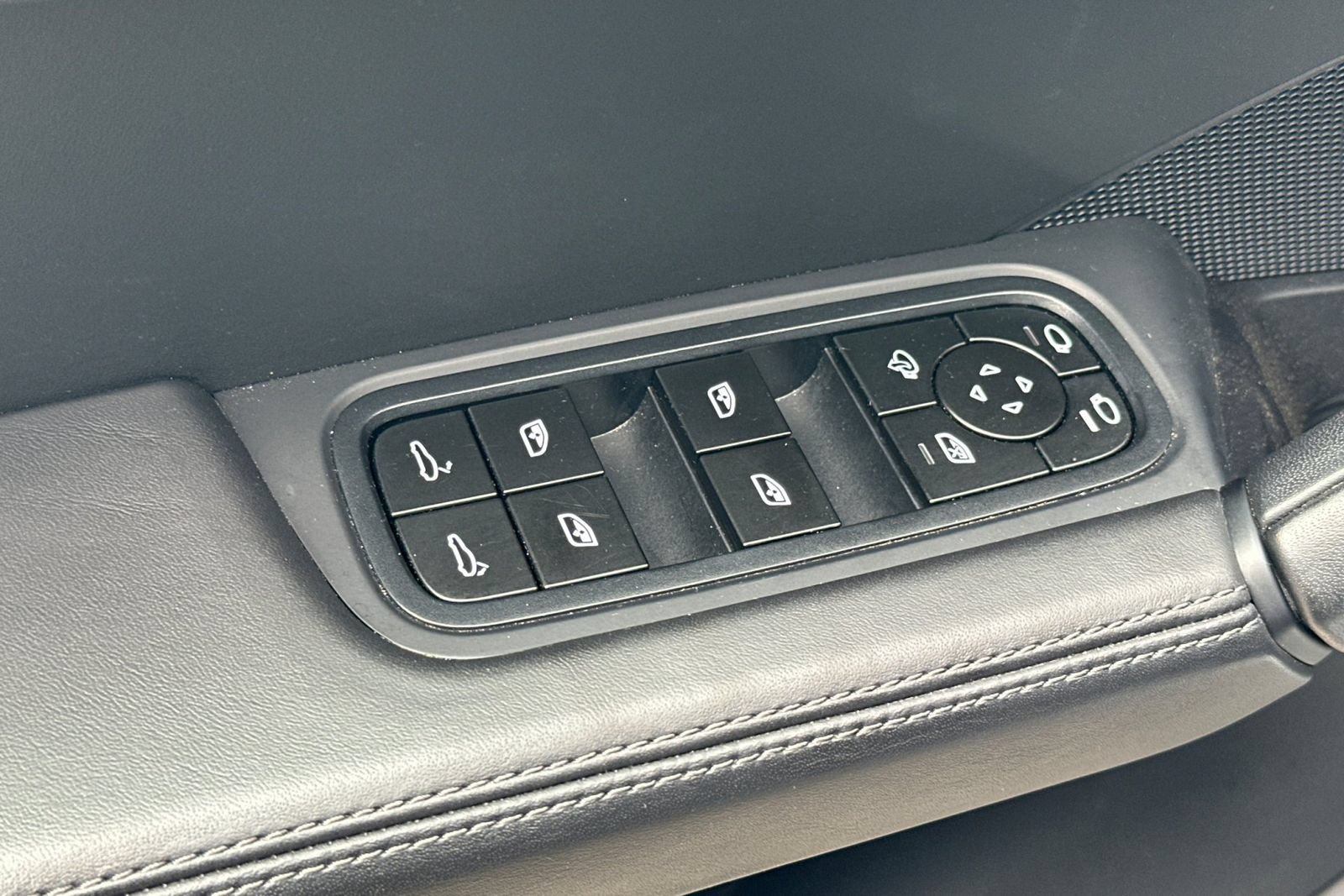 Certified 2024 Porsche Cayenne Turbo GT AWD/4WD image 13
