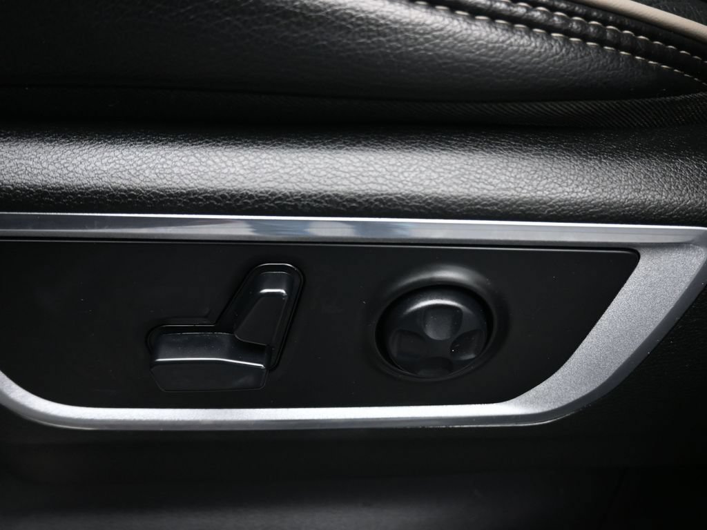 Used 2020 RAM 1500 Laramie AWD/4WD image 12