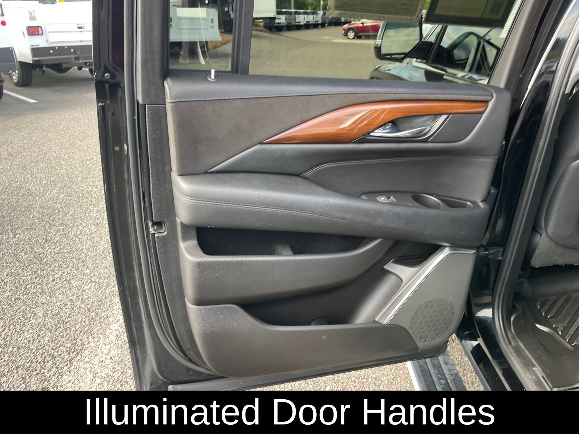 Used 2019 Cadillac Escalade ESV Premium Luxury RWD image 20