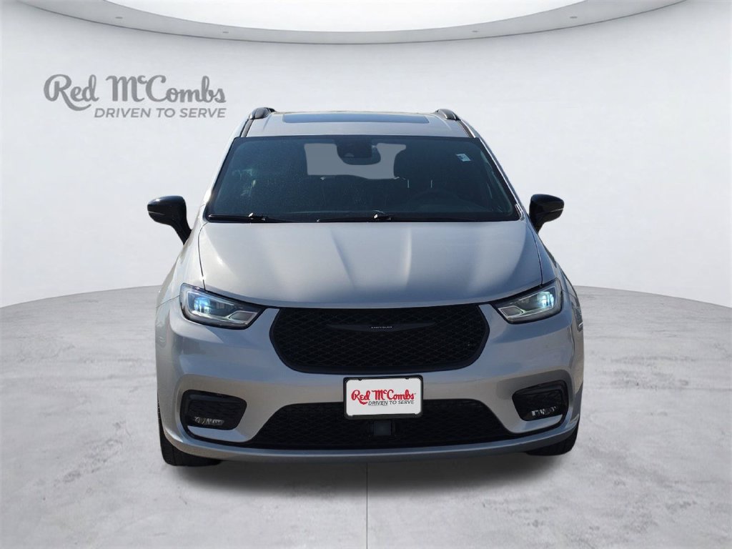 Used 2023 Chrysler Pacifica Limited w/ Uconnect Theater Family Group AWD/4WD image 9