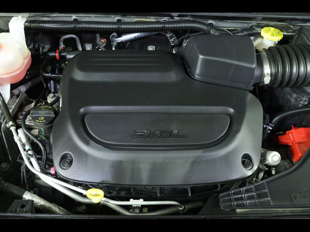 Used 2023 Chrysler Pacifica Touring-L w/ Uconnect Theater Family Group AWD/4WD image 14