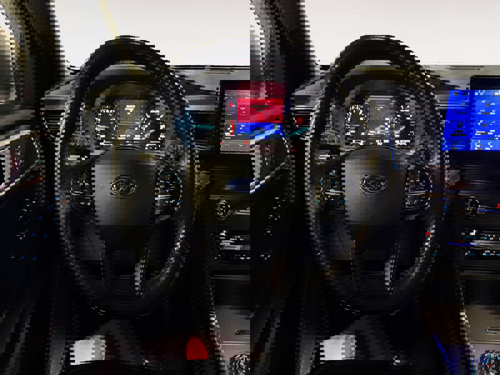 Used 2020 Ford Explorer XLT w/ Equipment Group 202A image 16