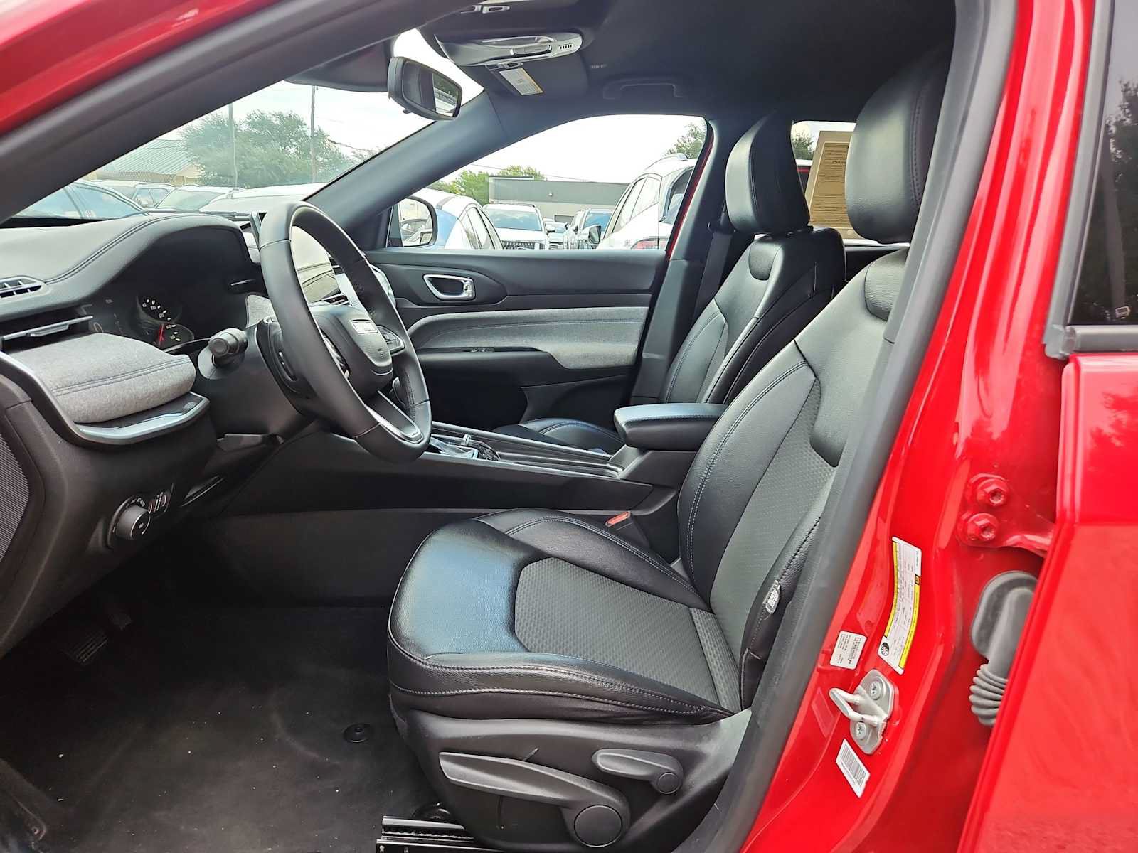 Used 2024 Jeep Compass Latitude AWD/4WD image 14