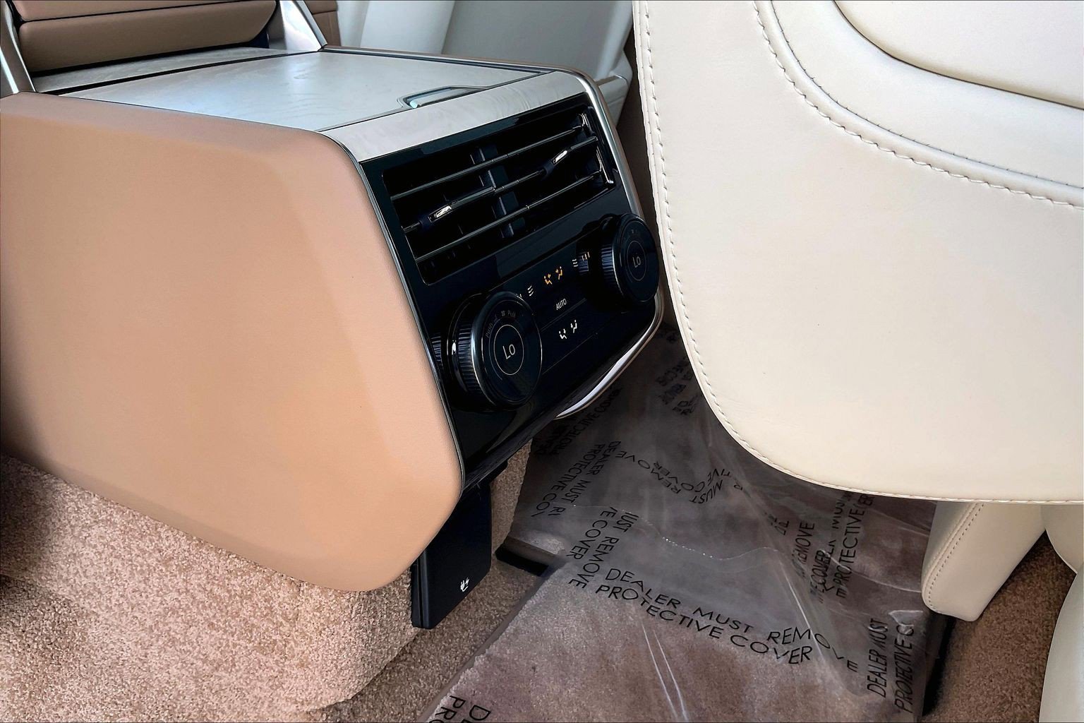 New 2026 Land Rover Range Rover SV AWD/4WD image 23