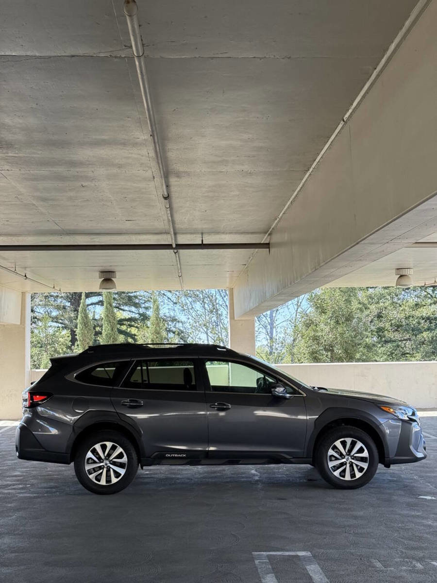 Used 2025 Subaru Outback Premium image 4