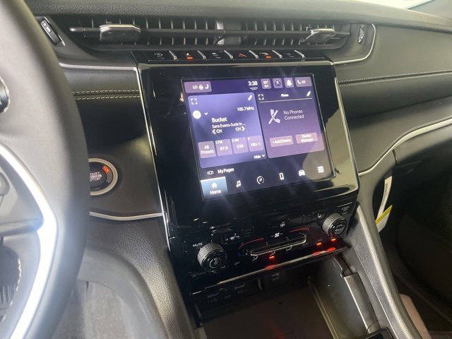 New 2025 Jeep Grand Cherokee Altitude image 16