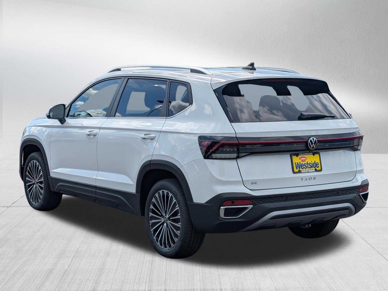 New 2026 Volkswagen Taos SE FWD image 2