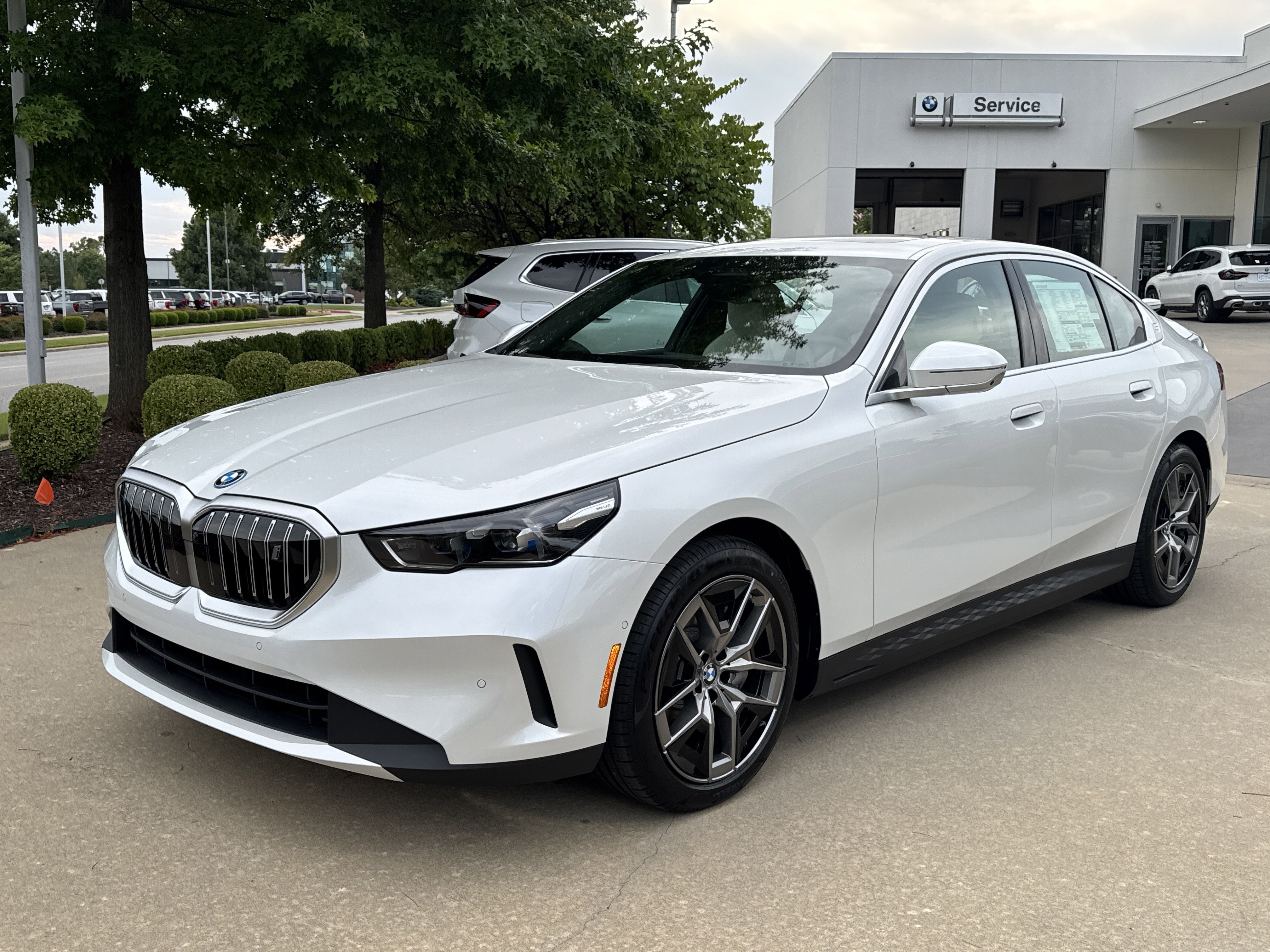 New 2026 BMW i5 eDrive40 w/ Premium Package image 1