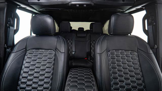 Used 2025 Jeep Gladiator Sport image 40