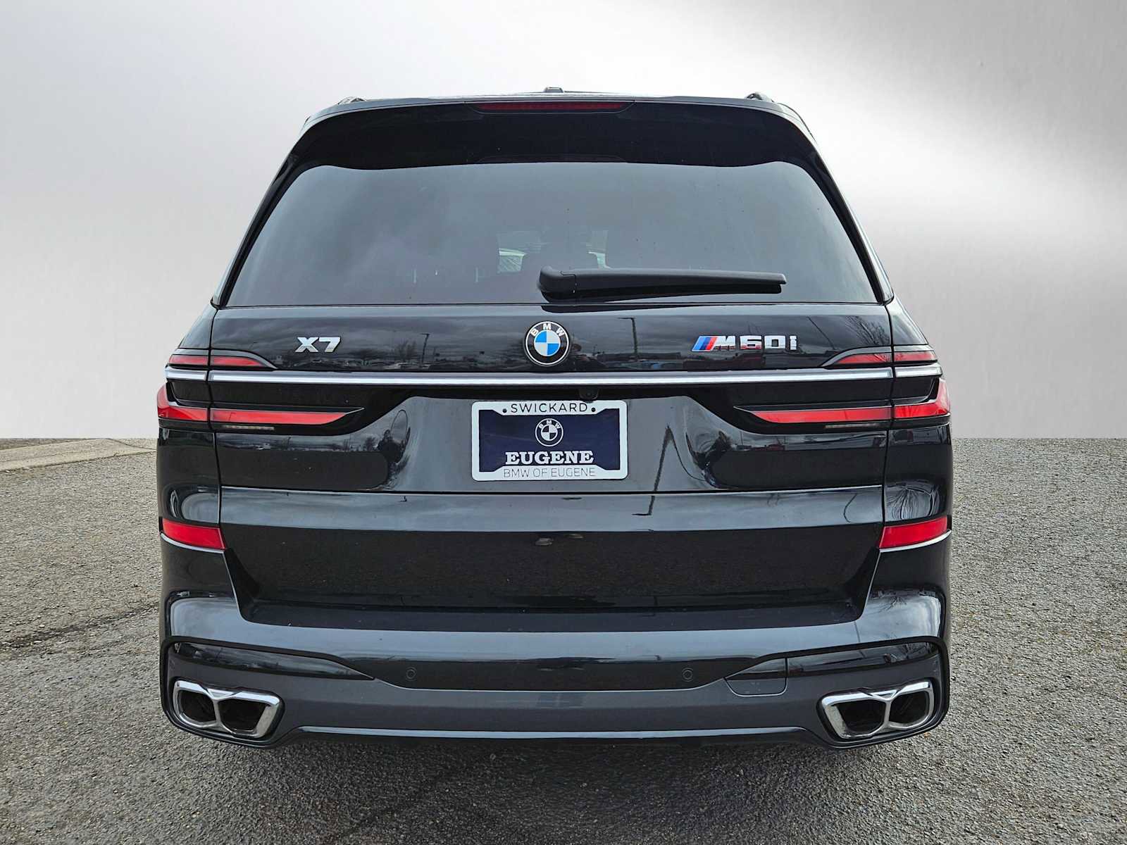 Used 2023 BMW X7 M60i w/ Climate Comfort Package image 8