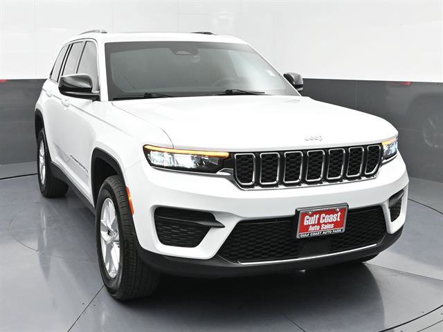 Used 2025 Jeep Grand Cherokee Laredo X image 3