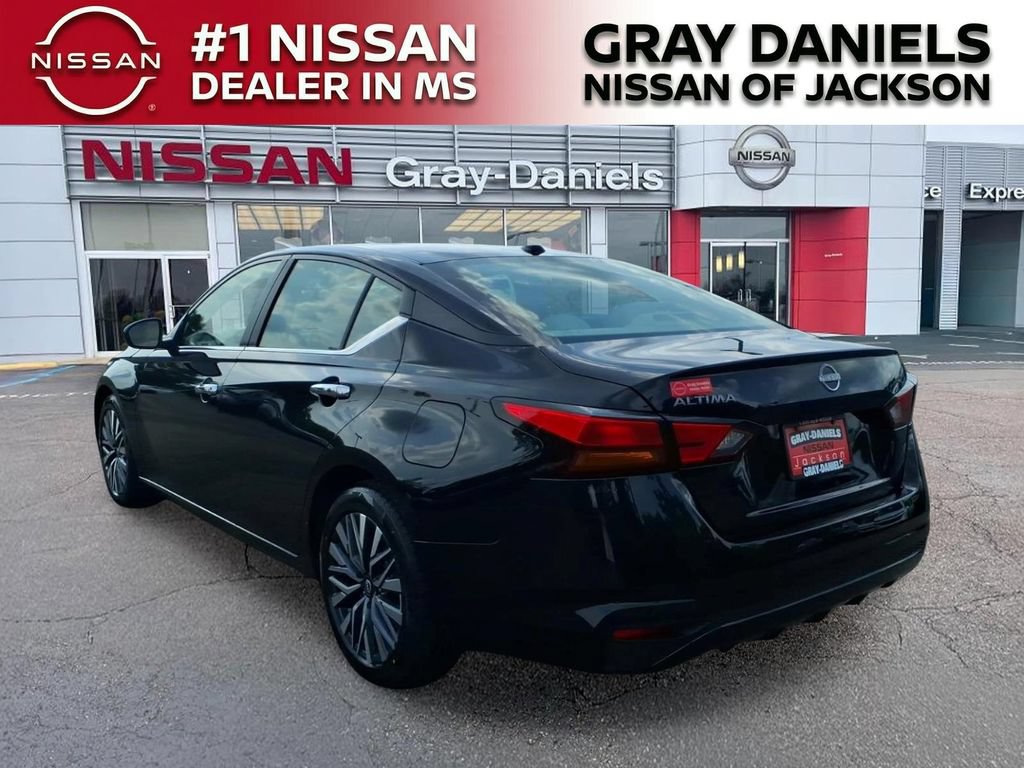 Used 2025 Nissan Altima 2.5 SV FWD image 5