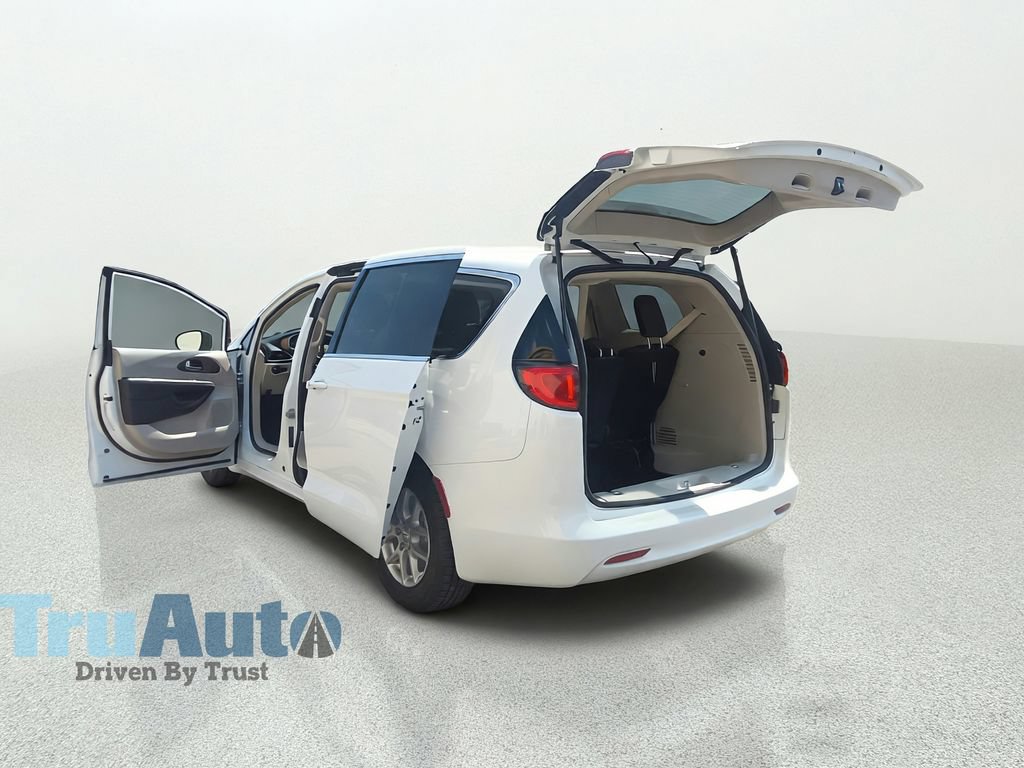 Used 2023 Chrysler Voyager LX FWD image 15