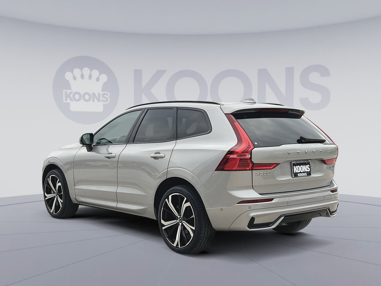 Certified 2023 Volvo XC60 B5 Ultimate image 4