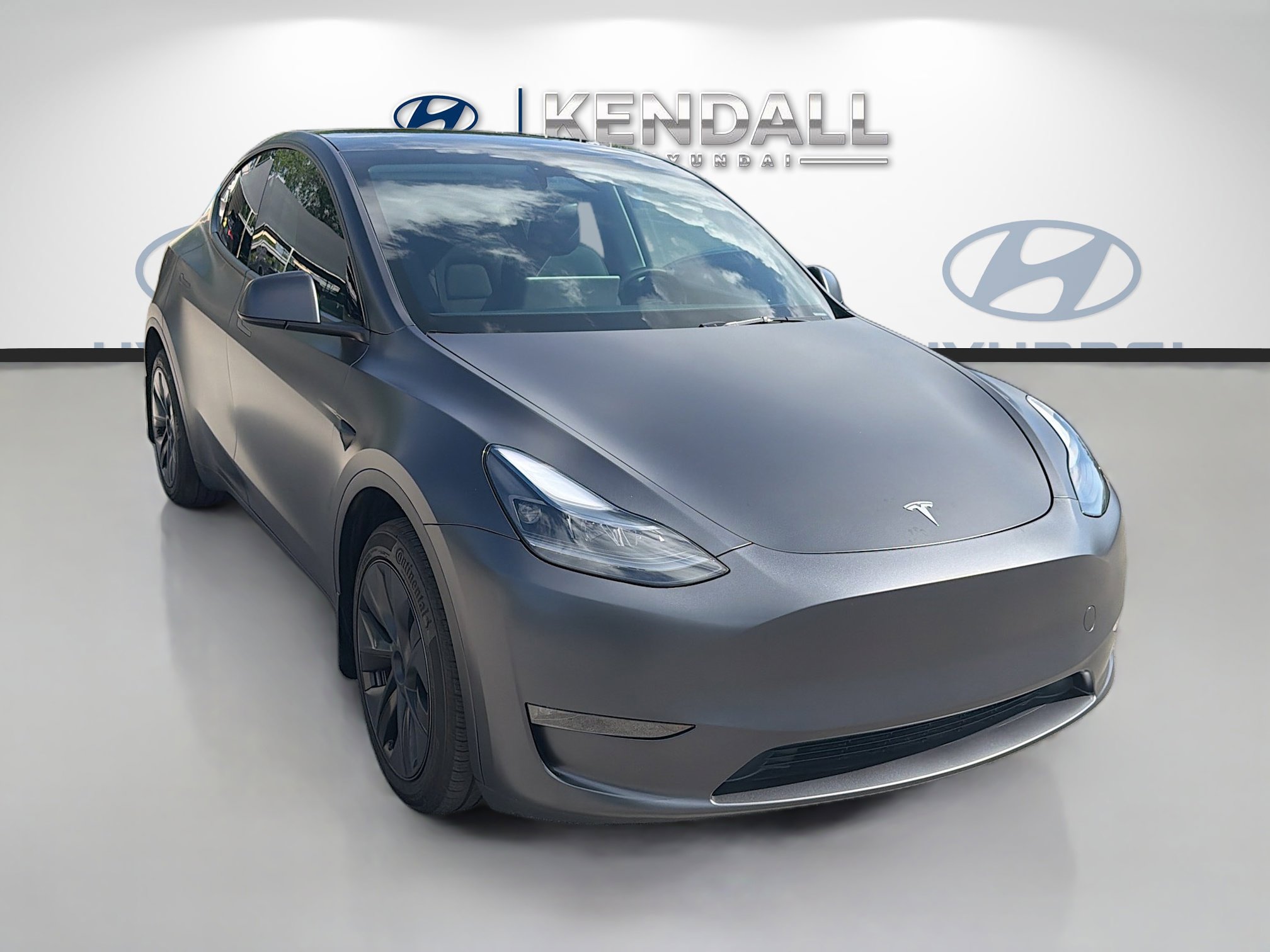 Used 2025 Tesla Model Y Long Range AWD/4WD image 1
