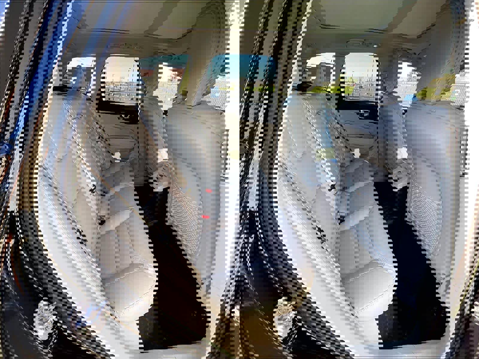 Used 2023 Volvo XC60 T8 Ultimate w/ Climate Package image 29