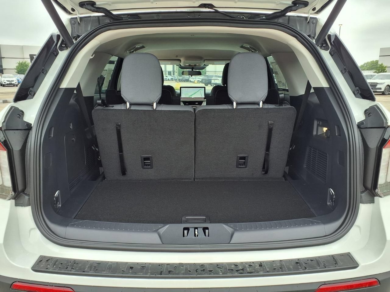New 2026 Ford Explorer Active RWD image 21