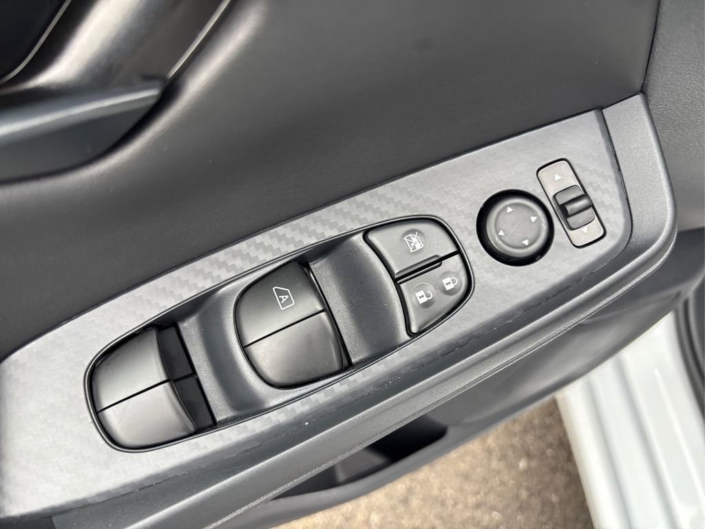 Used 2025 Nissan Sentra S image 32