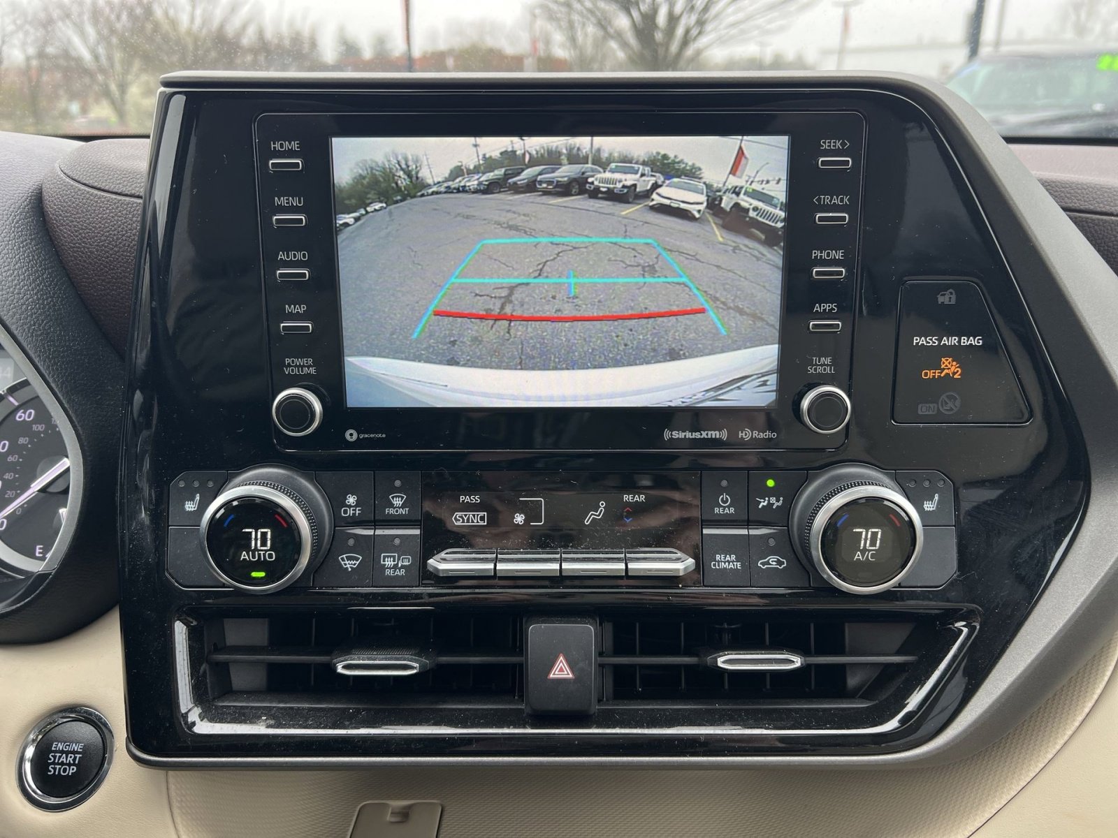 Used 2022 Toyota Highlander XLE image 19