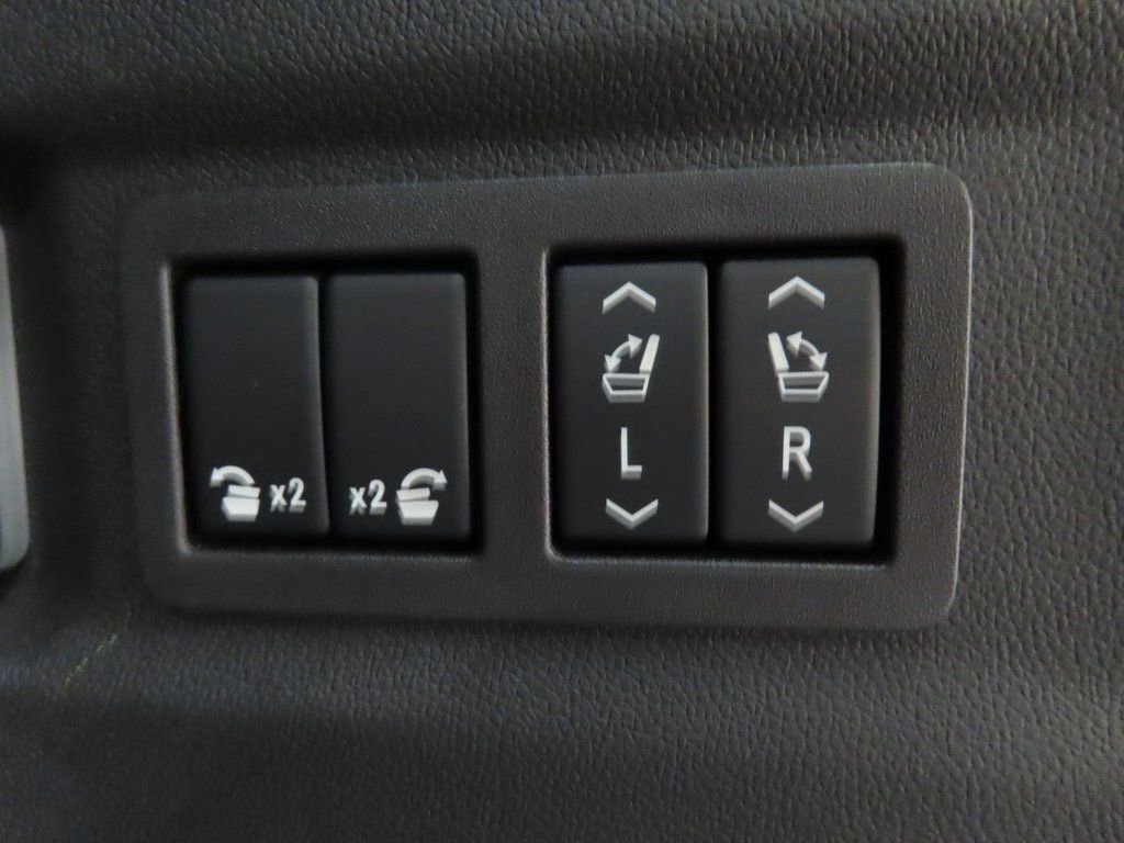 Used 2025 Chevrolet Suburban High Country AWD/4WD image 38