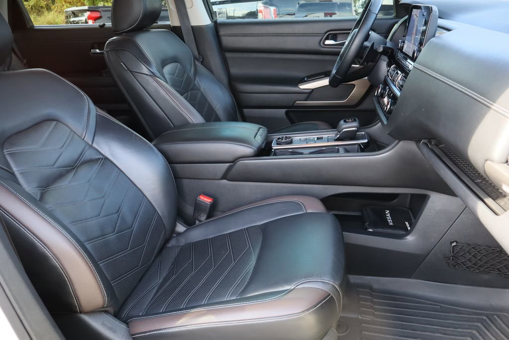 Used 2023 Nissan Pathfinder Platinum image 30