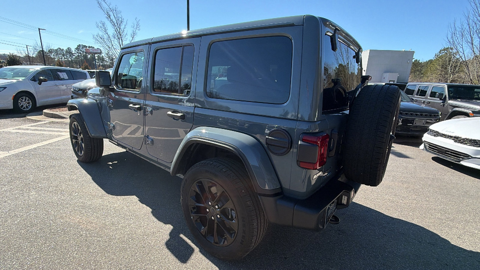 Used 2025 Jeep Wrangler Sahara w/ Safety Group image 10