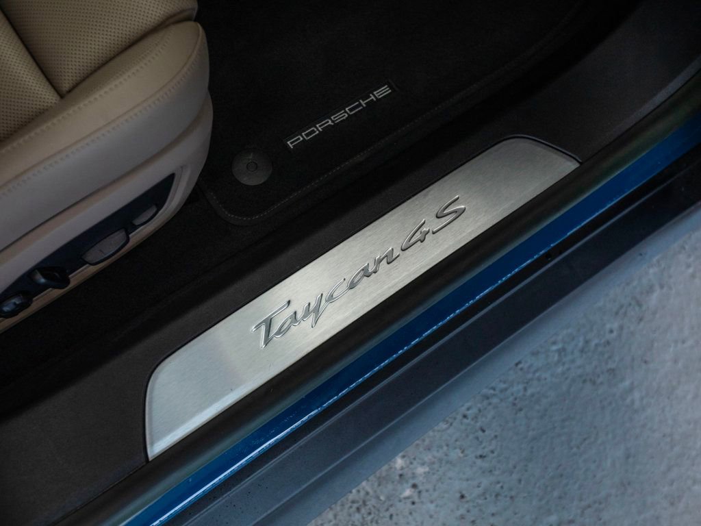 Used 2022 Porsche Taycan 4S image 37
