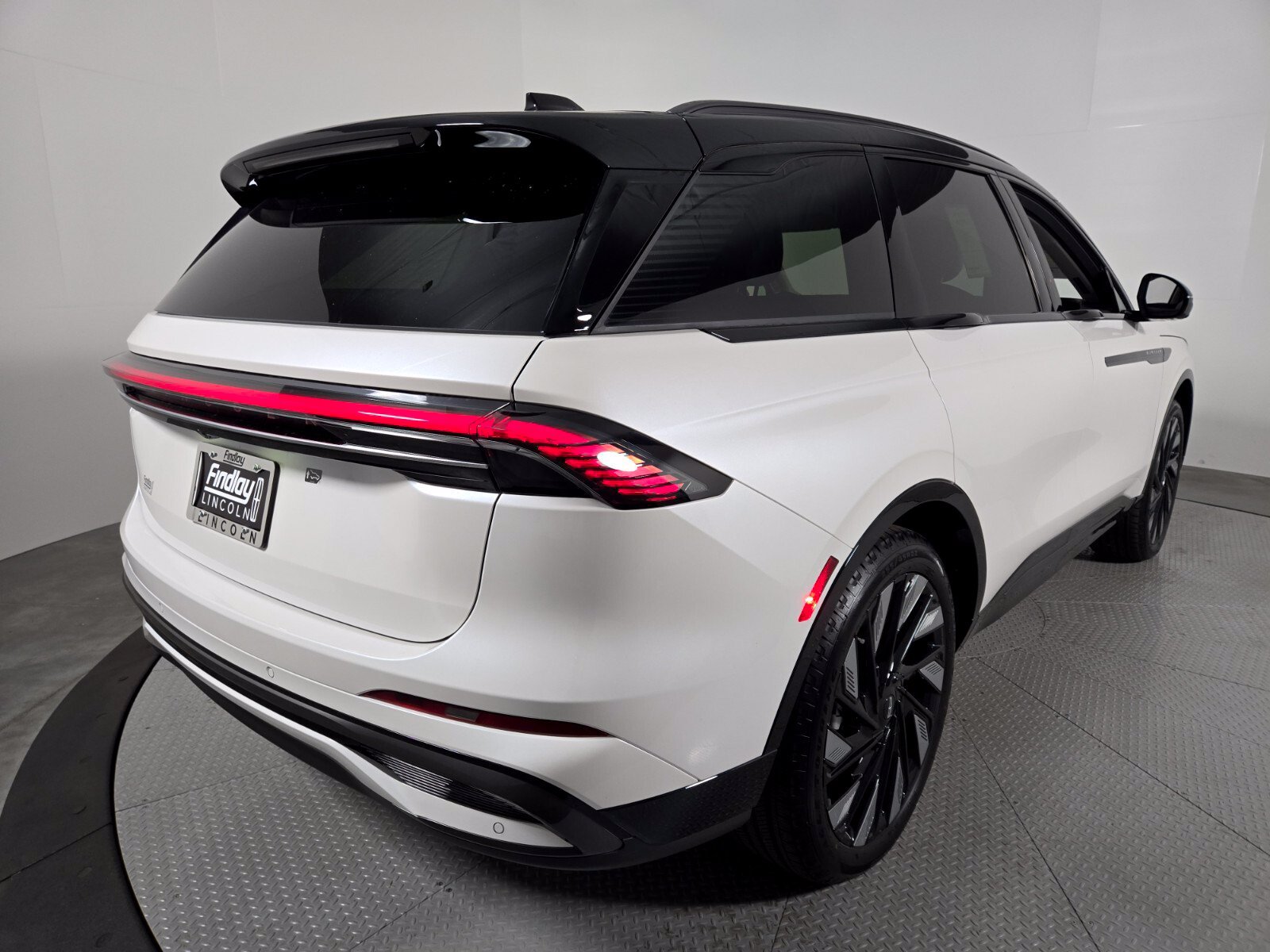 New 2026 Lincoln Nautilus Reserve w/ Jet Appearance Package AWD/4WD image 4
