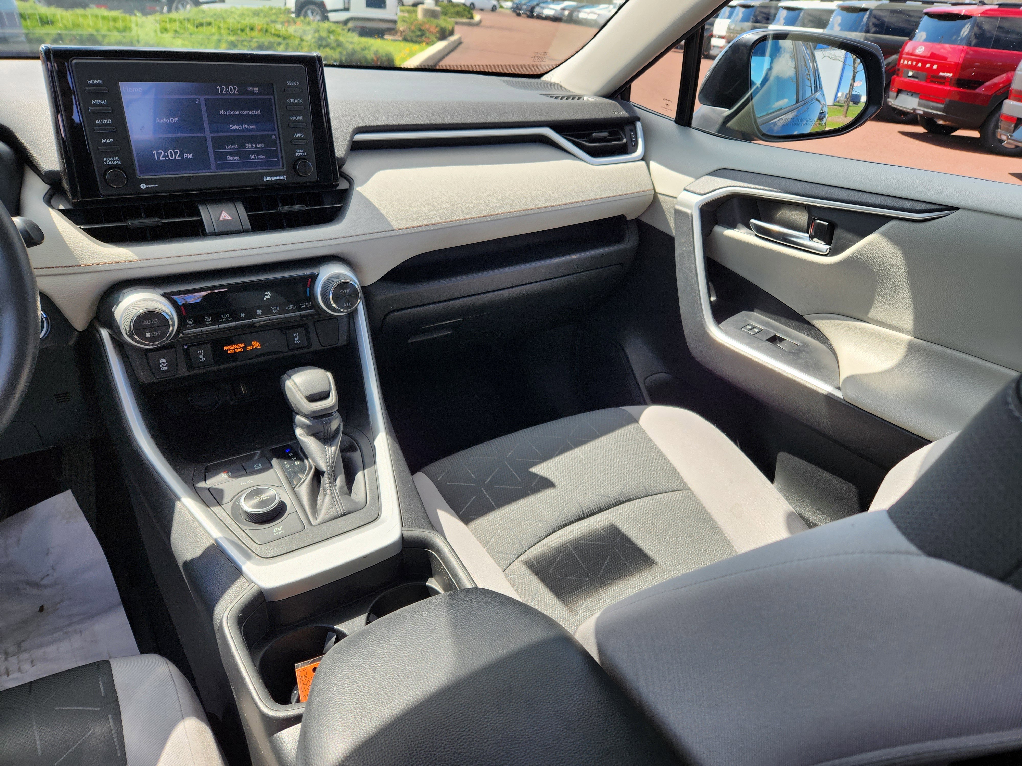 Used 2021 Toyota RAV4 XLE w/ Convenience Package image 14