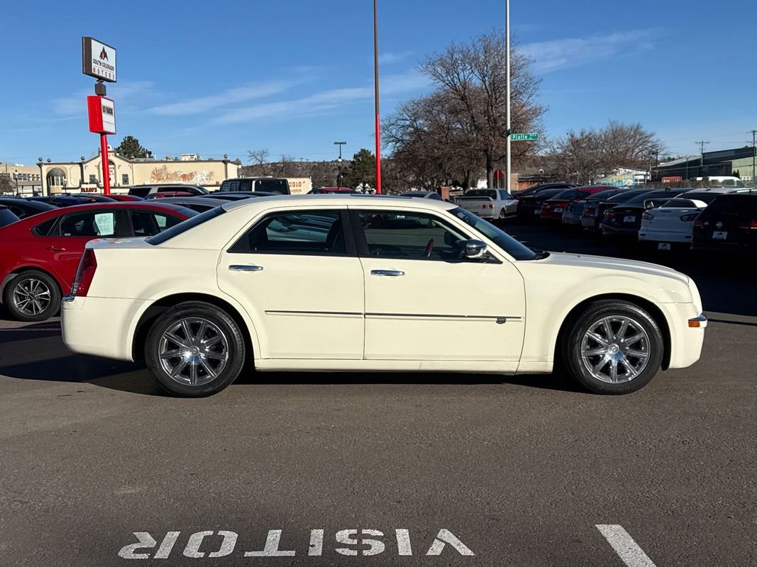 Used 2010 Chrysler 300 C w/ Luxury Group II image 8