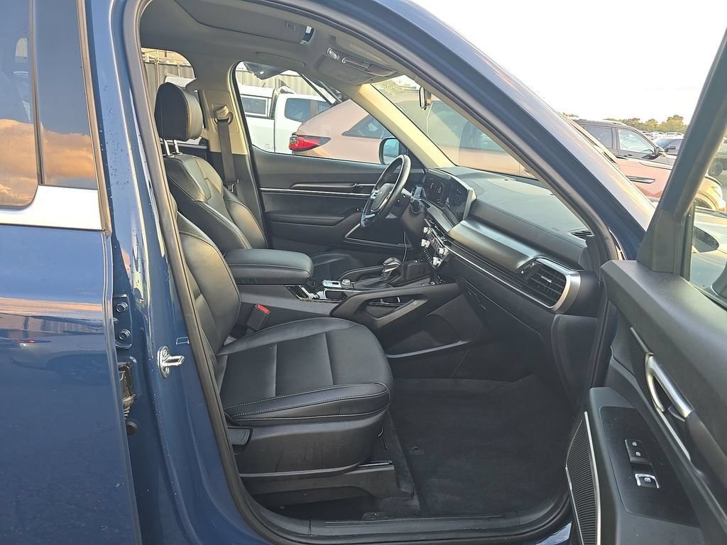 Used 2025 Kia Telluride S FWD image 8
