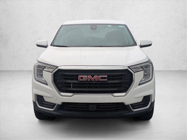Used 2024 GMC Terrain SLE image 2