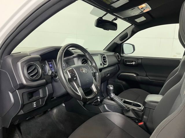 Used 2017 Toyota Tacoma TRD Sport w/ Tow Package (A/T) image 9